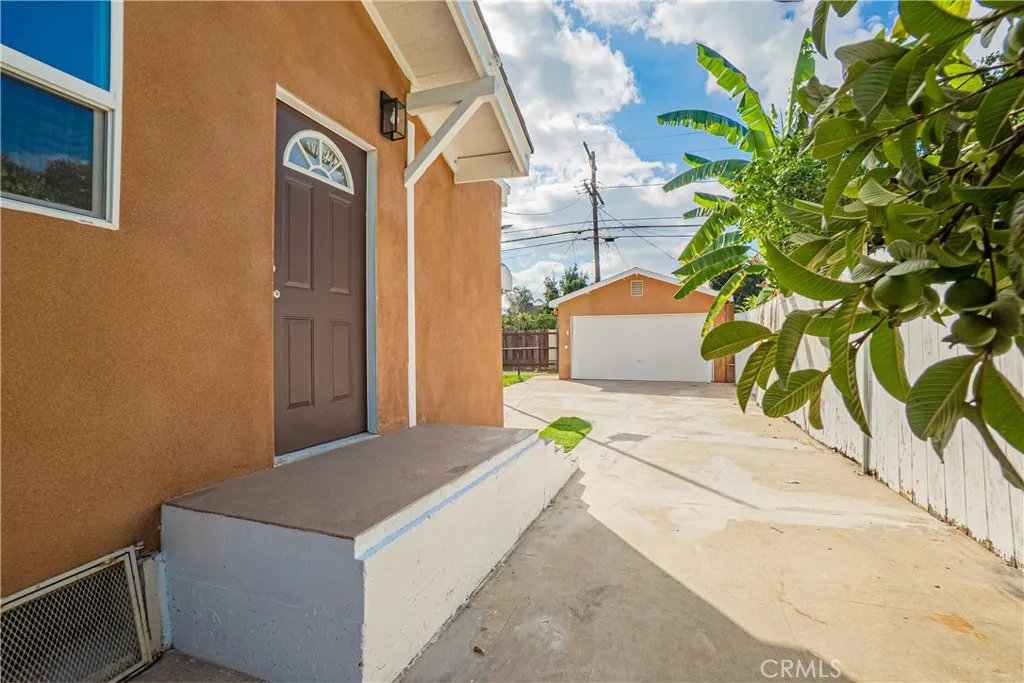 1330 W 48th Street, Los Angeles, California 90037 home-pic-33